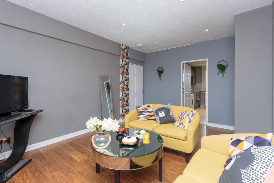 Gorgeous 3-Bed Flat, 15 Minutes To City Centre Édimbourg Extérieur photo
