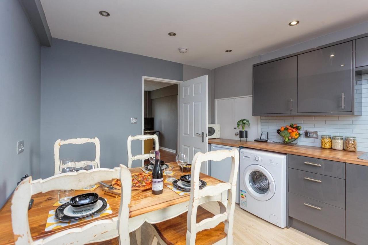 Gorgeous 3-Bed Flat, 15 Minutes To City Centre Édimbourg Extérieur photo
