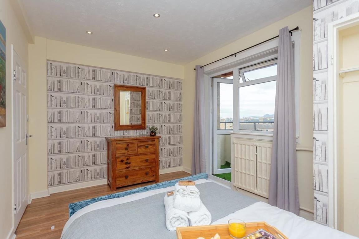 Gorgeous 3-Bed Flat, 15 Minutes To City Centre Édimbourg Extérieur photo