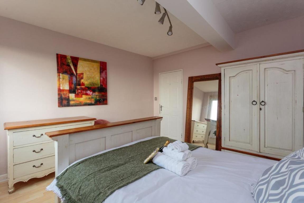 Gorgeous 3-Bed Flat, 15 Minutes To City Centre Édimbourg Extérieur photo