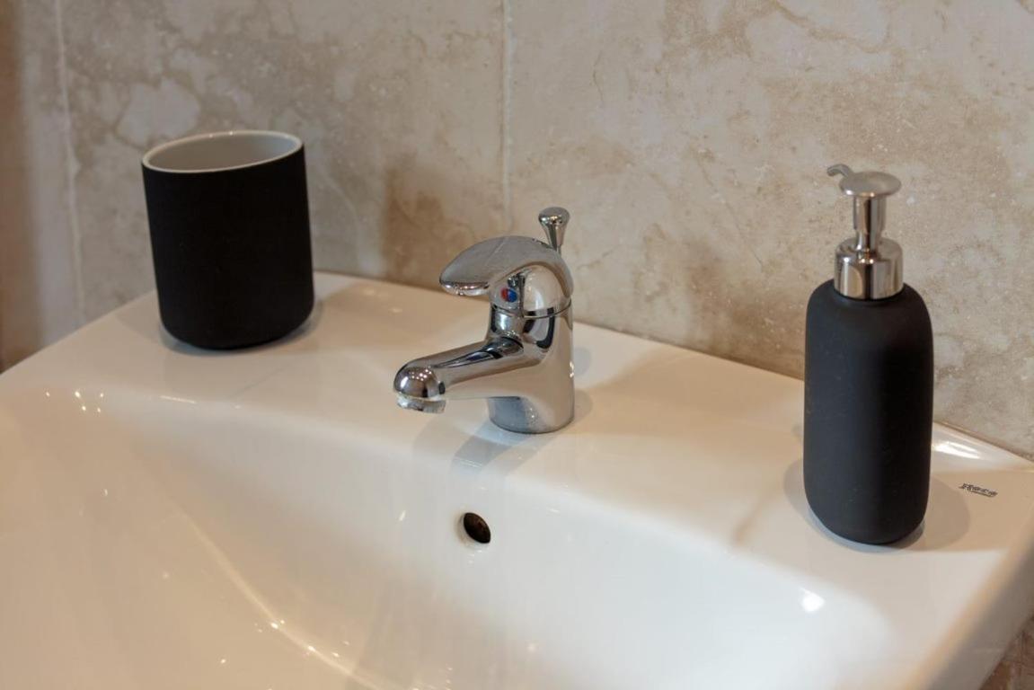 Gorgeous 3-Bed Flat, 15 Minutes To City Centre Édimbourg Extérieur photo
